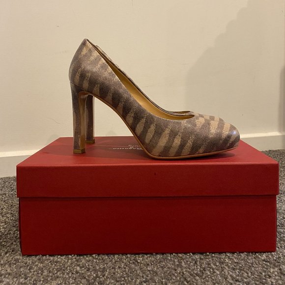 Salvatore Ferragamo Shoes - Salvatore Ferragamo Pump Leo 85 size 7.5 C